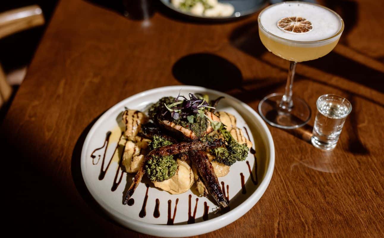 Enjoy Pub Food, Breakfast, Gluten Free options, Vegan options, Bars & pubs, Gastropub, Restaurant, Late night, Wheelchair accessible, Highchairs available, Child friendly, Indoor & outdoor seating, Free wifi, $$$, Date night, Kids, Families, Groups and Views cuisine at The Paddle & Pint in Wanaka