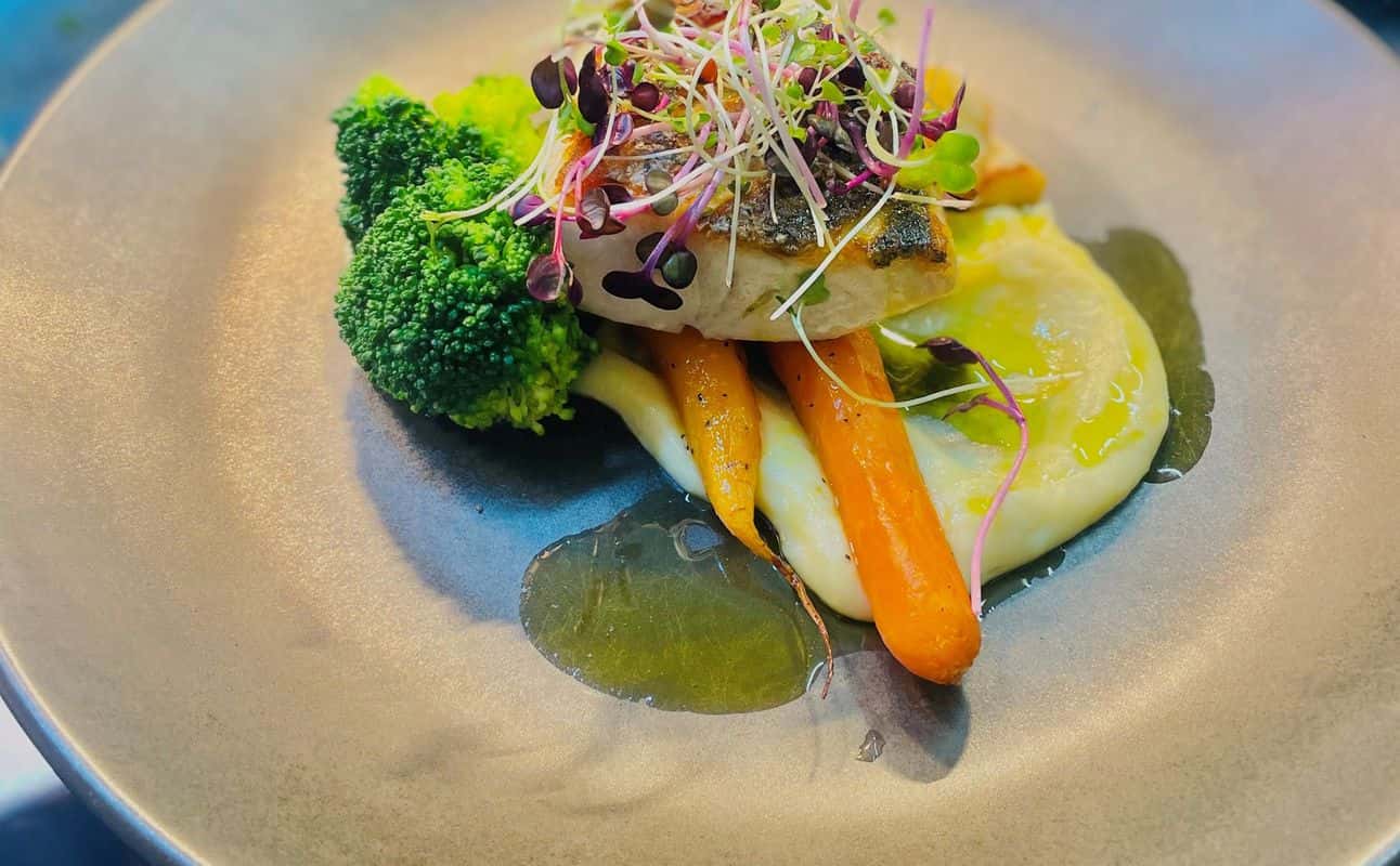 Enjoy New Zealand, Dairy free options, Gluten Free options, Vegetarian options, Hotel restaurant, Indoor & outdoor seating, Free onsite parking, Highchairs available, Wheelchair accessible, Child friendly, Dog friendly, $$$, Date night, Special occasion, Business meetings, Kids and Groups cuisine at The Curve Restaurant and Bar in Napier, Hawke's Bay